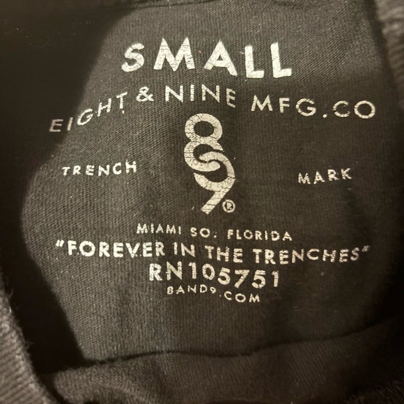 Eight & Nine Mfg Sneakercon Los Angeles tee S - Picture 2 of 3